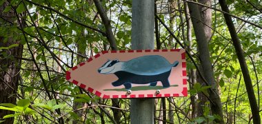 Schild des Dachsi-Wegs